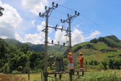 Thêm 5.300 hộ dân ở Sơn La được cấp điện lưới quốc gia