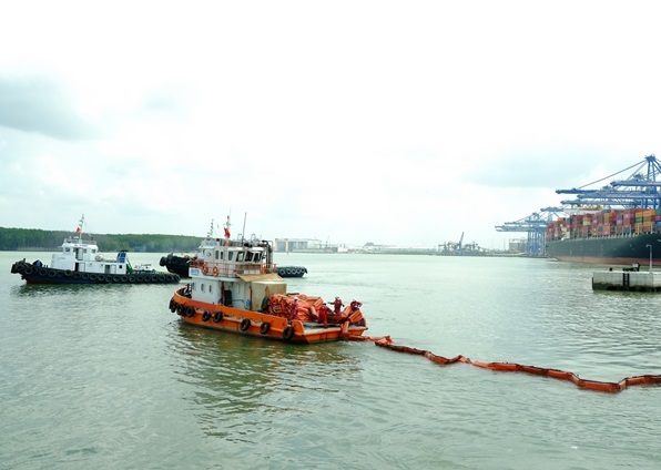 KVT diễn tập tình huống an ninh cảng biển và ứng phó sự cố tràn dầu