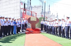 Gắn biển công trình TBA 500 kV Vĩnh Tân, chào mừng Đại hội Đảng bộ EVNNPT