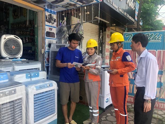 Cao điểm nắng nóng, PC Hưng Yên khuyến cáo sử dụng điện tiết kiệm