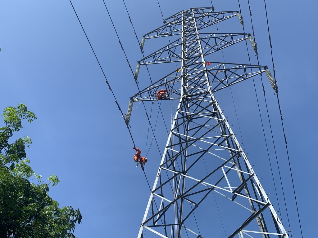 Truyền tải điện Bình Thuận: Đảm bảo vận hành lưới điện mùa nắng nóng