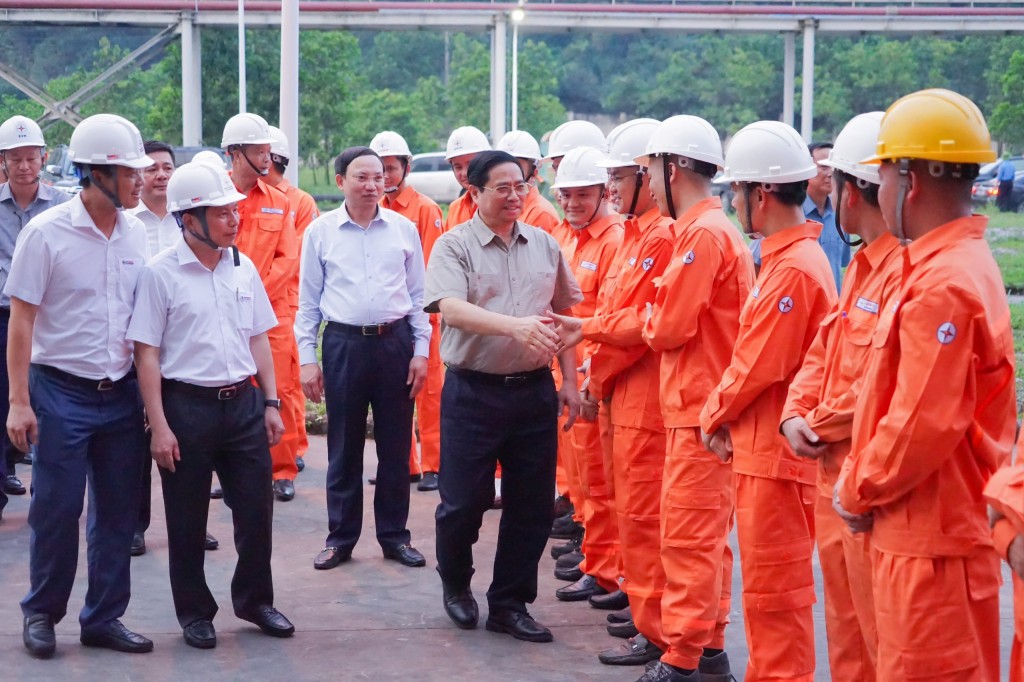 Thủ tướng Phạm Minh Chính thăm Nhà máy Nhiệt điện Quảng Ninh