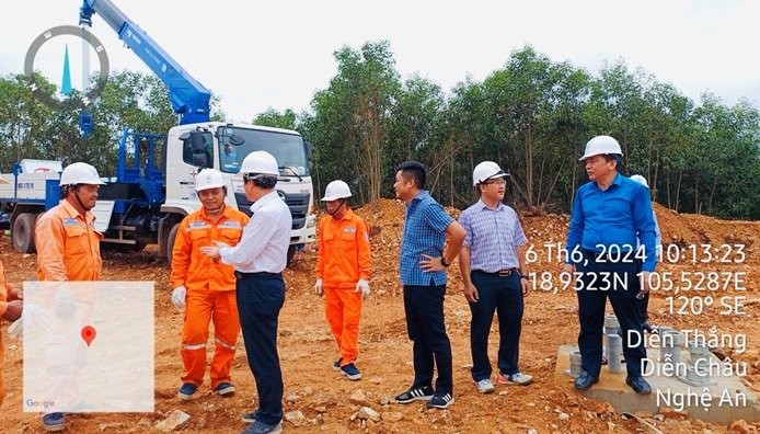 Thợ điện EVNSPC đồng lòng, vượt khó cùng đường dây 500kV mạch 3