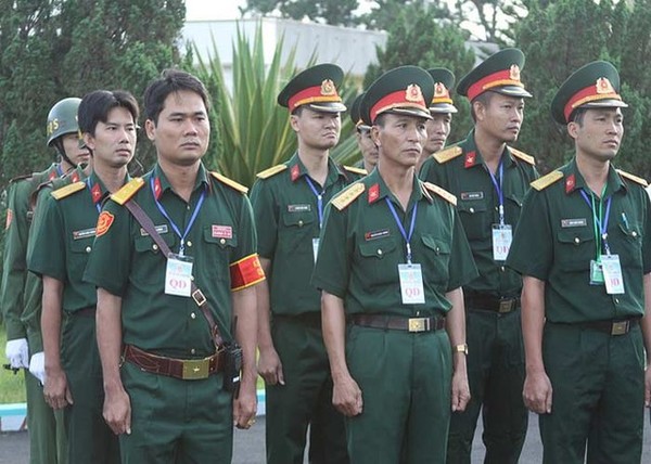 Để hoàn thành đợt vận chuyển này, Việt Nam nhận được sự giúp đỡ của Cơ quan Năng lượng nguyên tử quốc tế (IAEA), Cơ quan An ninh hạt nhân quốc gia Hoa Kỳ (NNSA) và Tập đoàn Năng lượng nguyên tử nhà nước Liên bang Nga (ROSATOM). Trong ảnh là đại diện phía Việt Nam tham gia công tác vận chuyển nhiên liệu hạt nhân đang được quán triệt nhiệm vụ.