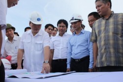 Phó Thủ tướng Hoàng Trung Hải làm việc tại Cảng PTSC Thanh Hóa