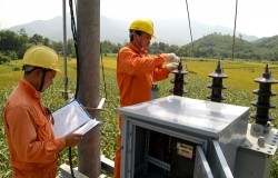 EVN HANOI nỗ lực tiếp nhận, cải tạo lưới điện hạ áp nông thôn