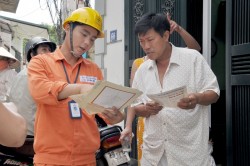 EVN HANOI giảm thiểu các điểm vi phạm hành lang an toàn lưới điện