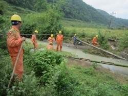 Nỗ lực khắc phục sự cố lưới điện do mưa lũ ở Quảng Ninh