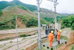 Thêm nhiều bản ở Sơn La có điện lưới quốc gia