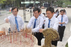 Truyền tải điện 2 dâng hương Nghĩa trang liệt sỹ Trường Sơn