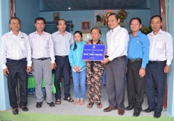 EVNSPC trao tặng nhà cho gia đình chính sách ở Bình Thuận