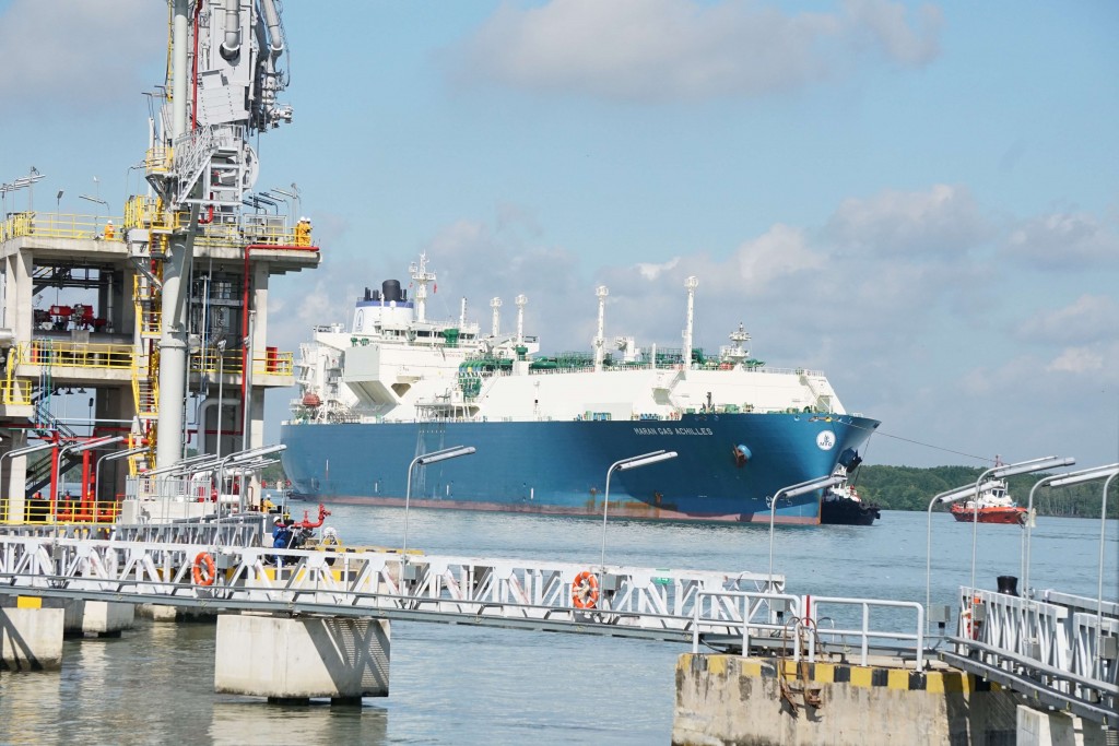 Chuyến tàu nhập khẩu LNG đầu tiên của Việt Nam đã cập bến kho cảng Thị Vải