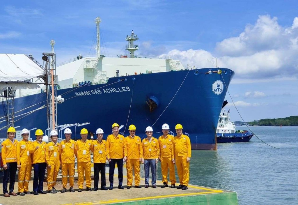 Chuyến tàu nhập khẩu LNG đầu tiên của Việt Nam đã cập bến kho cảng Thị Vải