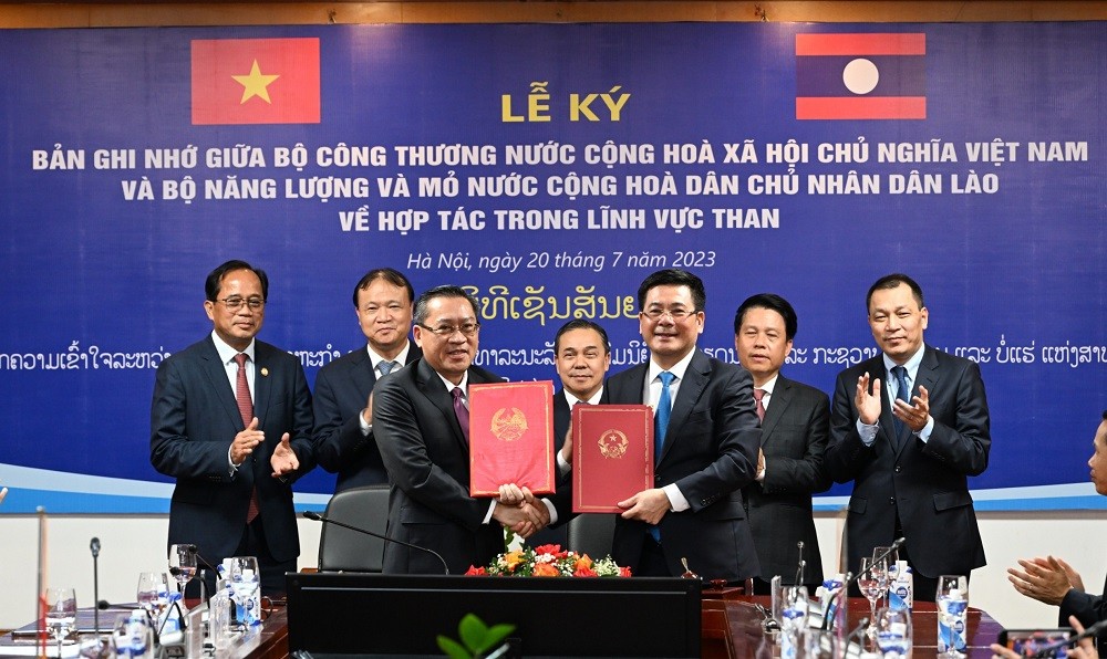 Việt Nam - Lào ký bản ghi nhớ về hợp tác trong lĩnh vực than