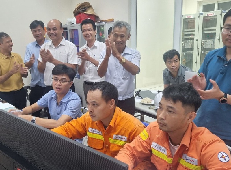 Đóng điện dự án nâng công suất Trạm biến áp 220 kV Yên Hưng (Quảng Ninh)