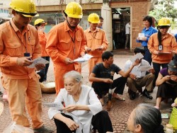 PC Đắk Lắk: Tuyên dương khách hàng tiết kiệm điện tiêu biểu