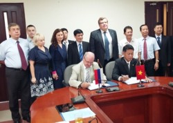 Ký thỏa thuận xây Nhà máy điện hạt nhân Ninh Thuận 1