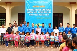 Quacontrol trao quà cho học sinh nghèo tại Quảng Ninh