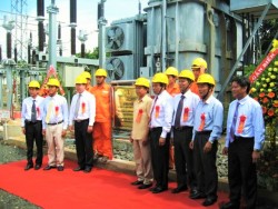 Gắn biển công trình lắp MBA tại Trạm 110 kV Di Linh 1