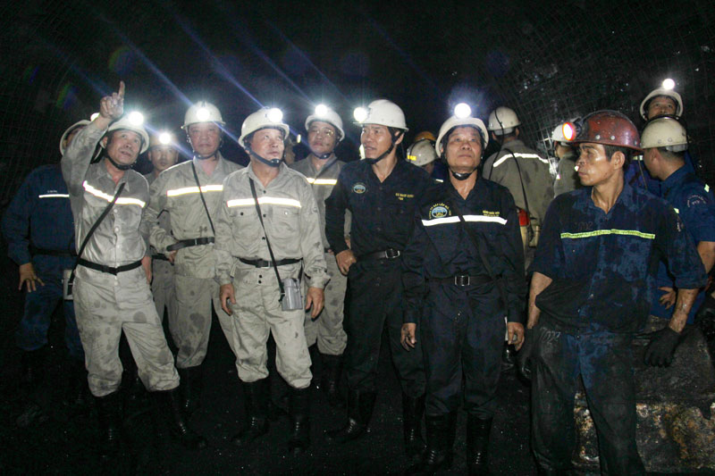 Đảng ủy TKV kiểm tra hiện trường Dự án khai thác xuống sâu dưới mức - 400 mỏ than Mông Dương 