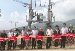 Thêm 297 hộ dân vùng xa ở Yên Bái được sử dụng điện lưới quốc gia