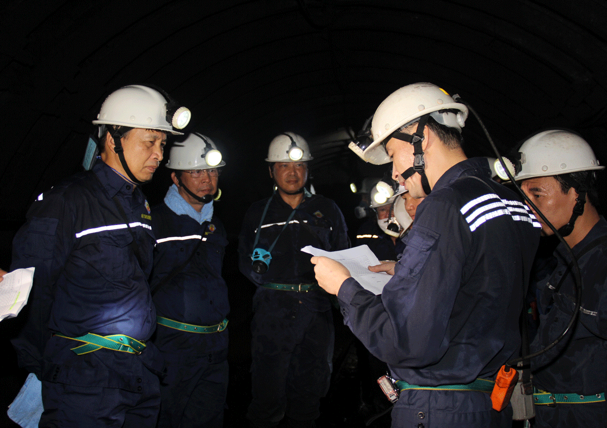 Tổng giám đốc TKV kiểm tra phòng chống mưa bão và kho cảng vùng Cẩm Phả
