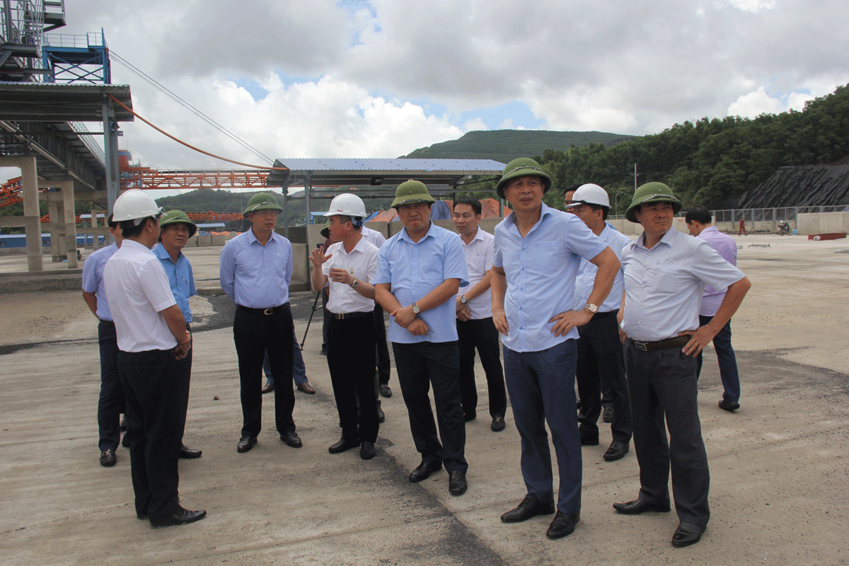Tổng Giám đốc Tập đoàn Đặng Thanh Hải kiểm tra công tác phòng chống mưa bão và hệ thống kho cảng vùng Cẩm Phả