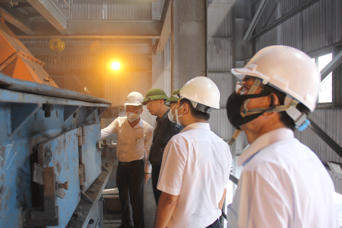 Tổng Giám đốc Tập đoàn Đặng Thanh Hải kiểm tra tình hình hoạt động sản xuất của Nhà máy Tuyển than Khe Chàm