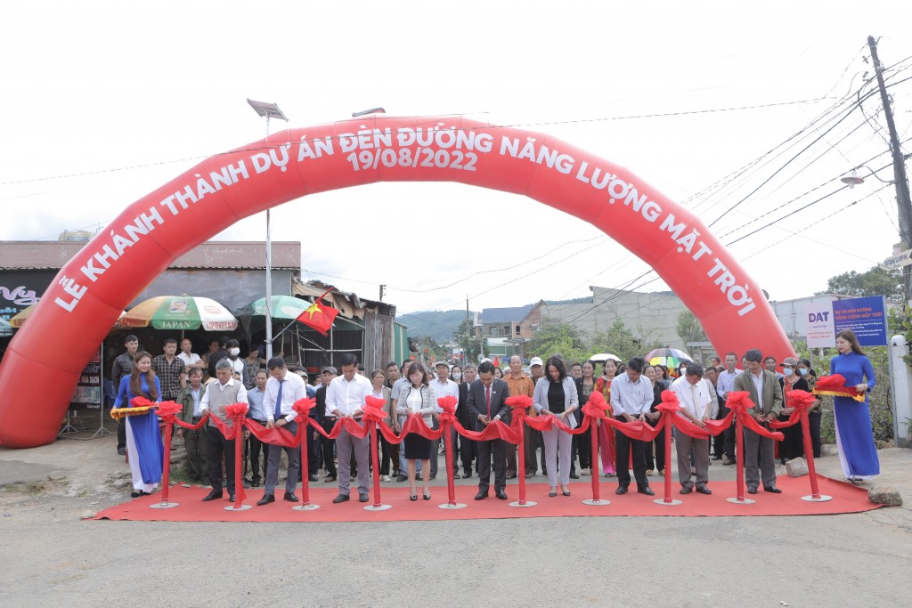 Khánh thành dự án đèn đường điện mặt trời do DAT tài trợ tại Lâm Đồng