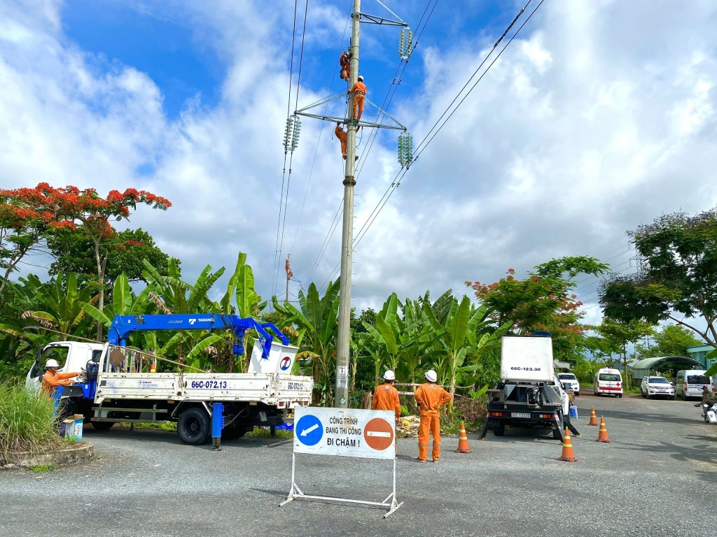 EVNSPC chủ động ứng phó, đảm bảo cung cấp điện mùa mưa bão