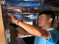 Nhiệt điện Bà Rịa hỗ trợ sửa chữa điện cho 35 hộ dân nghèo