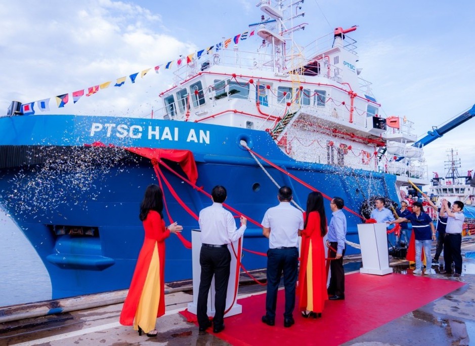 PTSC Marine đặt tên và ra mắt tàu PTSC Hai An và PTSC Saigon