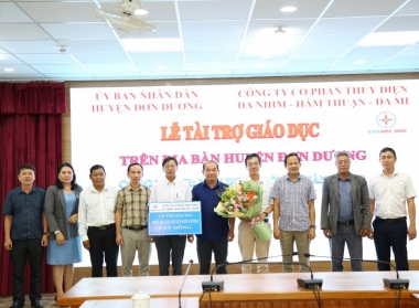 Công ty ĐHĐ tài trợ giáo dục tại huyện Đơn Dương