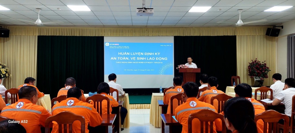 500 cán bộ, người lao động PC Yên Bái được huấn luyện an toàn vệ sinh lao động