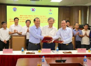 EVN ký thỏa thuận cung cấp than dài hạn với TKV và Tổng công ty Đông Bắc
