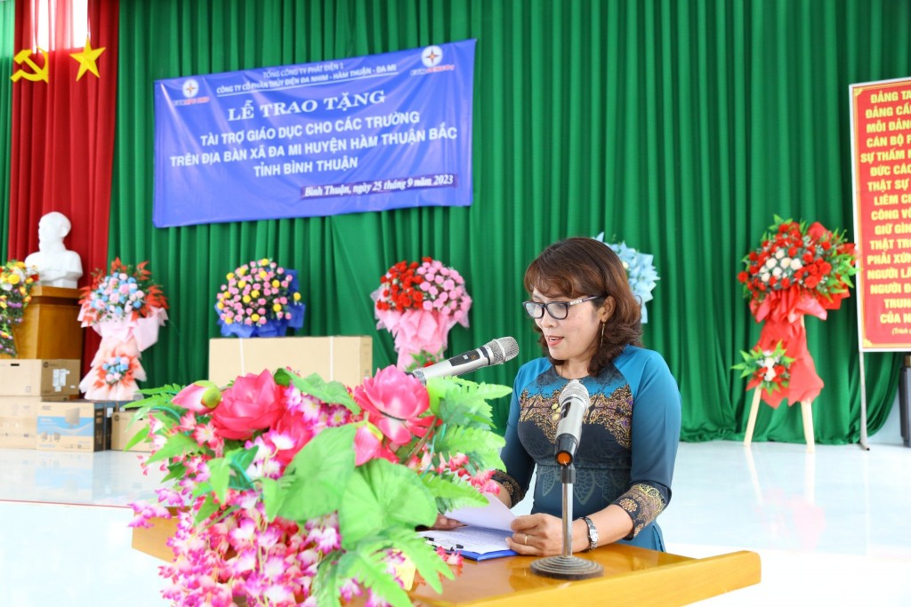 EVNGENCO1 và Công ty ĐHĐ trao tài trợ giáo dục tại huyện Hàm Thuận Bắc (Bình Thuận)