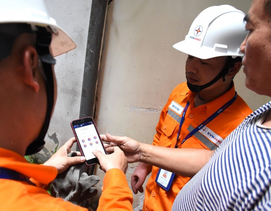 Lợi ích từ ứng dụng công nghệ số vào công tác dịch vụ khách hàng của EVNHANOI
