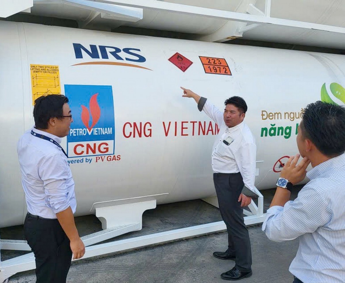 Chuyến LNG đầu tiên của Việt Nam được vận chuyển từ Nam ra Bắc bằng tàu hỏa