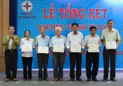 PC Khánh Hòa trao thưởng cho 1.500 hộ “Gia đình tiết kiệm điện 2012”
