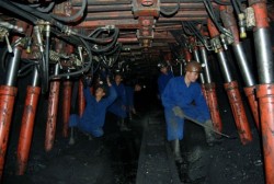 Nâng mức bồi dưỡng người lao động khai thác khoáng sản trong hầm lò