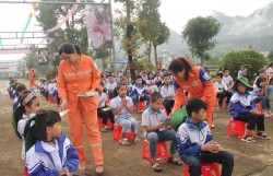 Điện lực TP. Lai Châu triển khai chương trình 'trường học tiết kiệm điện'