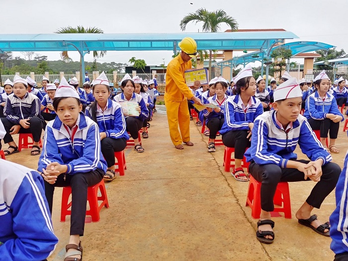 PC Đắk Nông: Tuyên truyền tiết kiệm và an toàn điện cho học sinh
