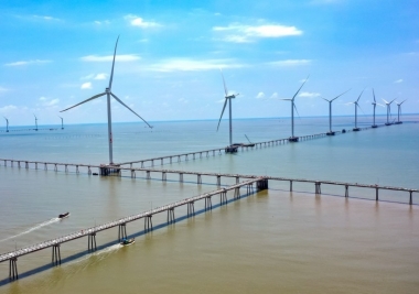 Hoàn thành lắp đặt trụ gió cuối cùng của dự án điện gió Đông Hải 1