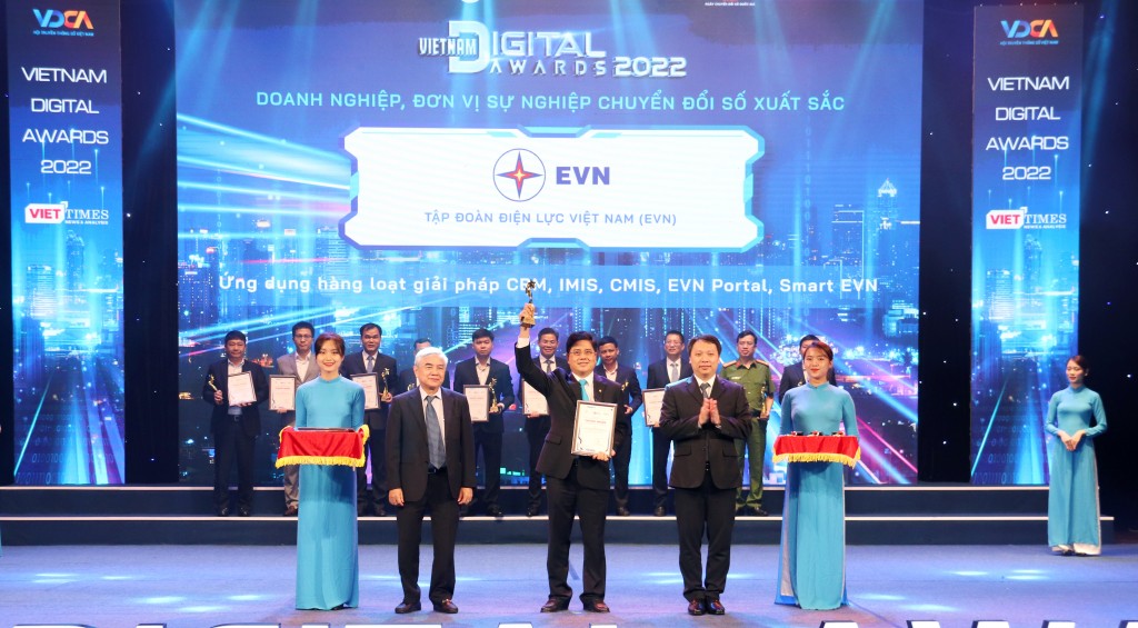 EVN nhận giải thưởng ‘Doanh nghiệp chuyển đổi số xuất sắc Việt Nam 2022’