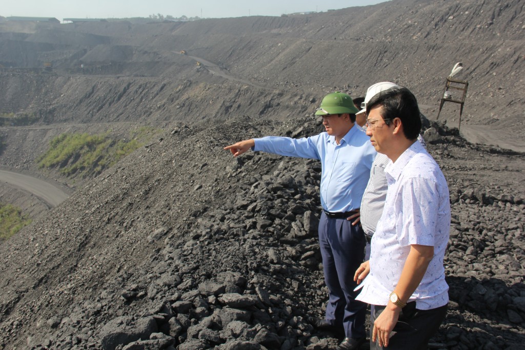 TKV đẩy mạnh sản xuất than lộ thiên vùng Cẩm Phả