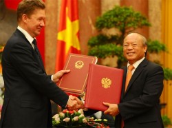 Ký nhiều văn kiện hợp tác dầu khí giữa Việt Nam - Nga