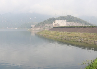 Các hồ thủy điện trên bậc thang sông Đà với nỗi lo khô hạn