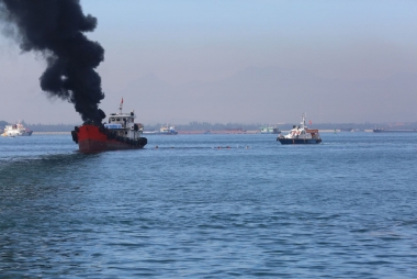 Diễn tập ứng phó sự cố tràn dầu tại cảng Dung Quất