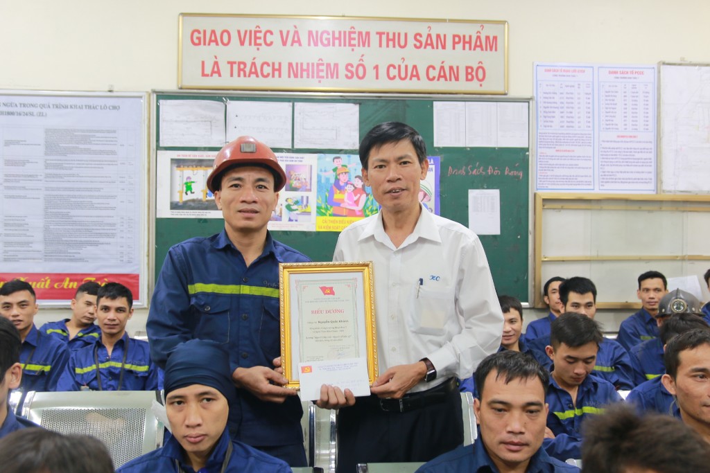 Khí thế thi đua sản xuất ở Than Khe Chàm