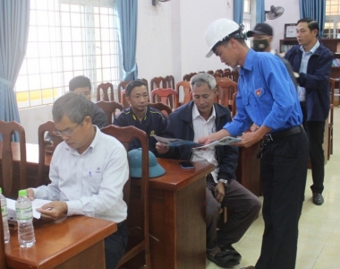 TTĐ Quảng Trị tuyên truyền bảo vệ hành lang an toàn lưới điện kết hợp an sinh xã hội